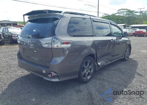 2016 Toyota Sienna Se 8 Passenger z USA, uszkodzony, nr VIN 5TDXK3DC9GS719995